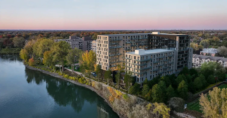 240 De La Rive Boisée Chemin, Montréal, QC, H8Z 2Y4
