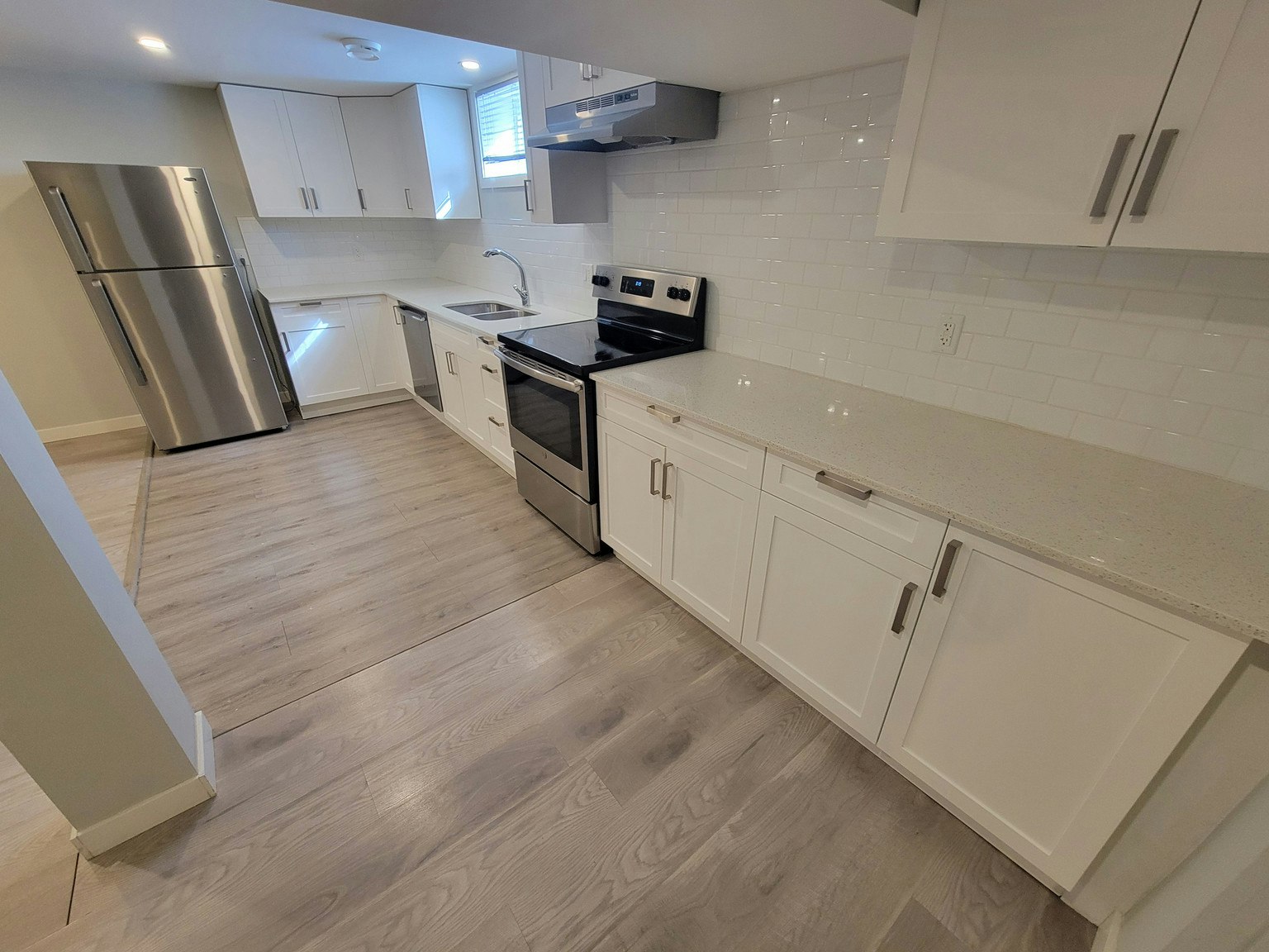 8510 152 Street Northwest, Edmonton, AB, T5R 1L5 - 4