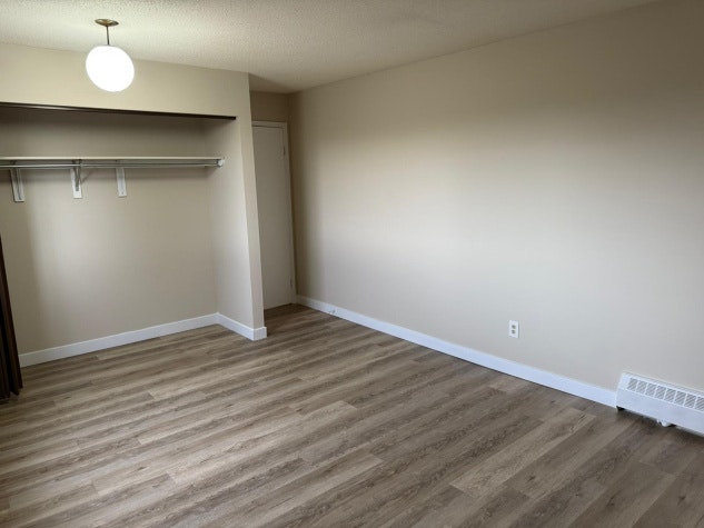 40 Cardinal Avenue, Red Deer, AB, T4P 2T1 - 9