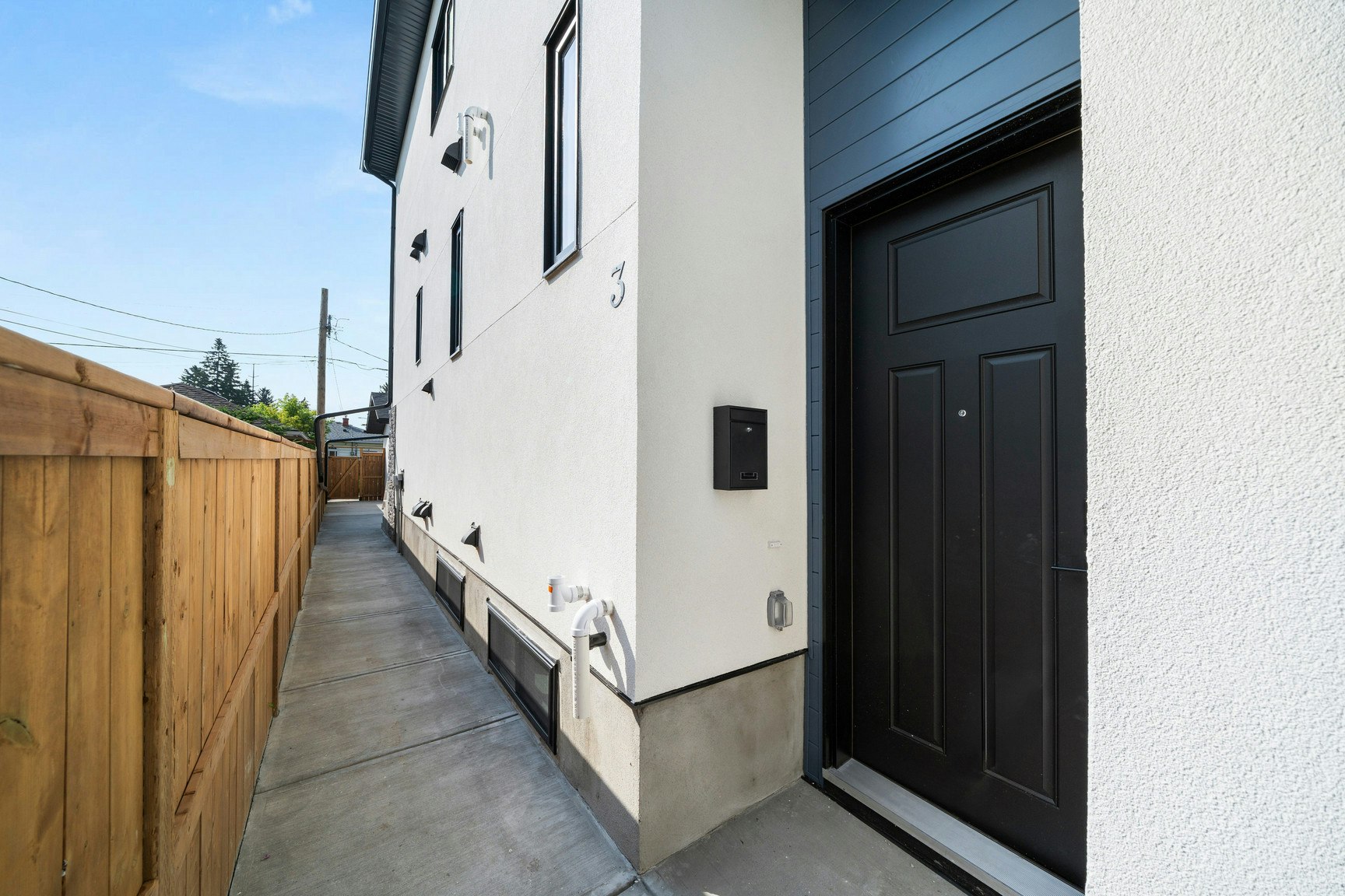 1B-1812 51 Street Northwest, Calgary, AB, T3B 1C2 - 2