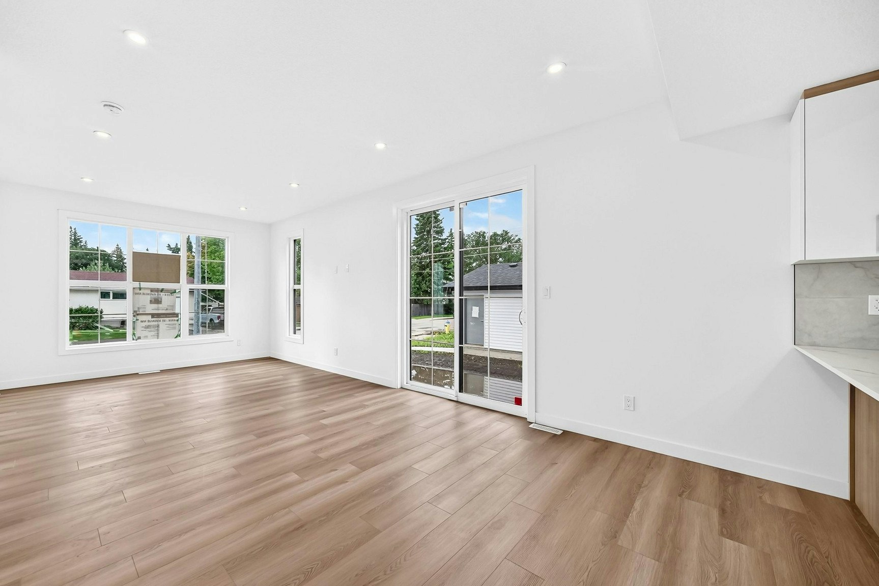 14504 95 Avenue Northwest, Edmonton, AB, T5N 0A9 - 11