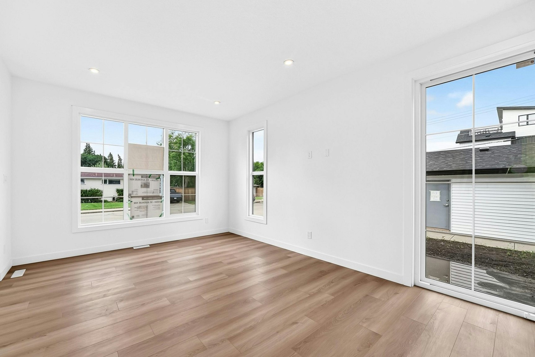 14504 95 Avenue Northwest, Edmonton, AB, T5N 0A9 - 12