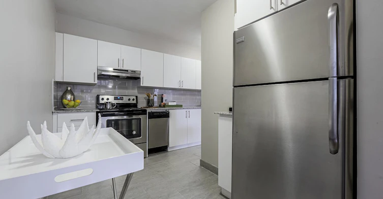203-6020 Bathurst Street, Toronto, ON, M2R 1Z8 - 2