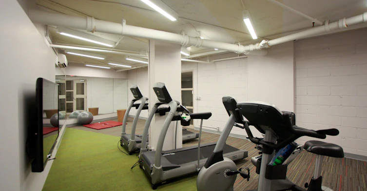 6020 Bathurst Street, Toronto, ON, M2R 1Z8 - 6