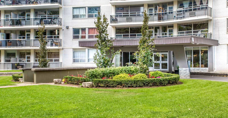 6020 Bathurst Street, Toronto, ON, M2R 1Z8 - 6