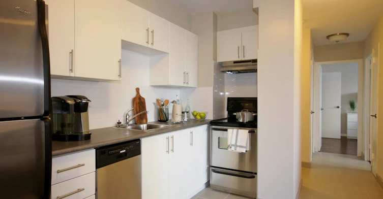 6020 Bathurst Street, Toronto, ON, M2R 1Z8
