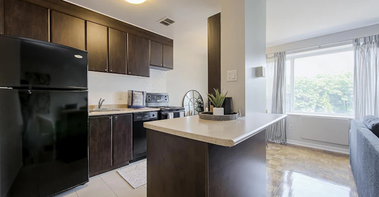 600 Kingston Road, Toronto, ON, M4E 1R1