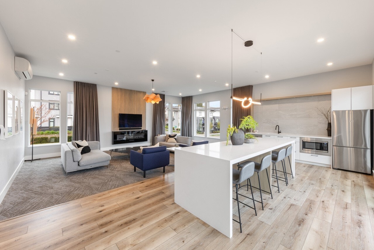 304-15215 Sitka Drive, Surrey, BC, V3S 0C1 - 10