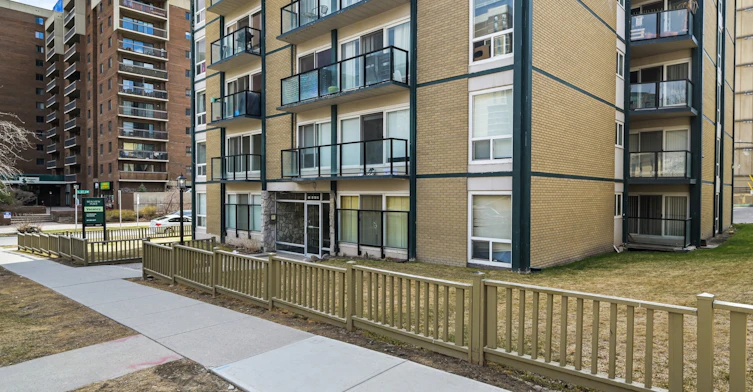 301-703 14th Avenue SW, Calgary, AB, T2R 0N2