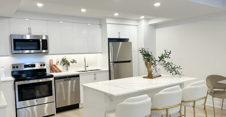 1105-5220 Lakeshore, Burlington, ON, L7L 1C6 - 2