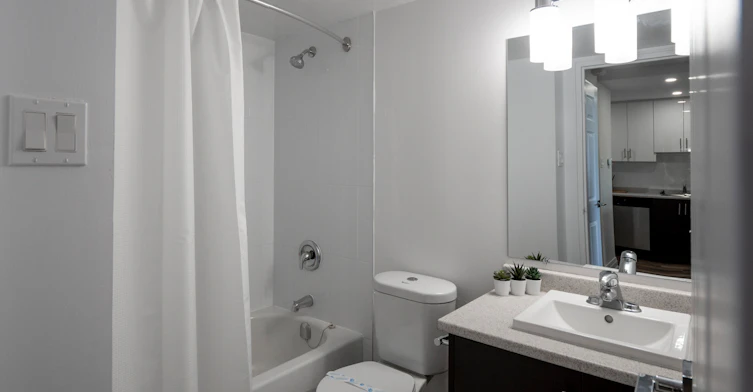 210-6599 Glen Erin Drive, Mississauga, ON, L5N 2X3 - 6