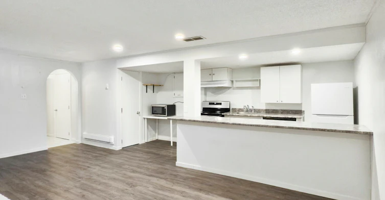 Lower-63 Woodglen Close Southwest, Calgary, AB, T2W 4M9 - 3