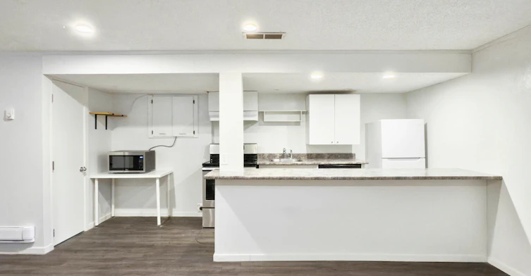 Lower-63 Woodglen Close Southwest, Calgary, AB, T2W 4M9 - 2