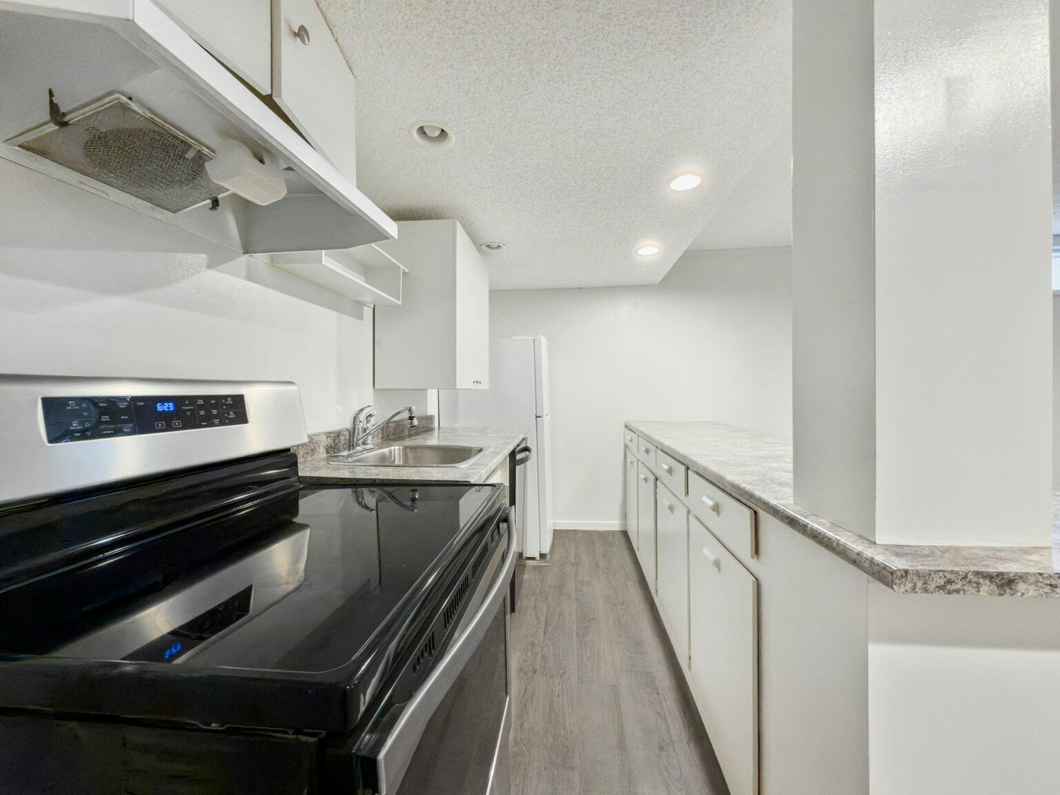Lower-63 Woodglen Close Southwest, Calgary, AB, T2W 4M9 - 4
