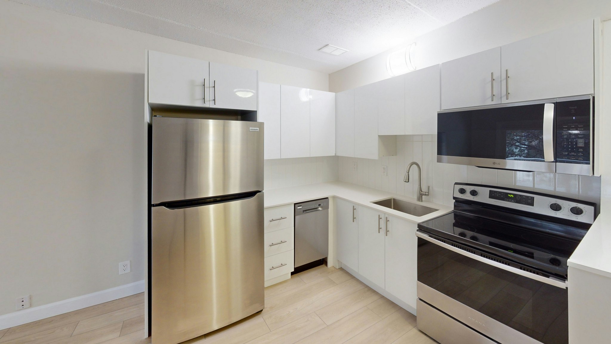 368Z-10-348 Zephyr Avenue, Ottawa, ON, K2B 5Z9