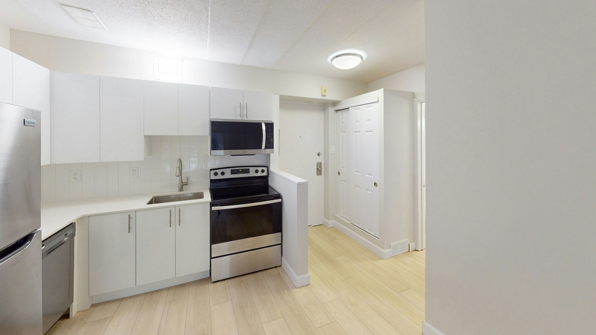 368Z-10-348 Zephyr Avenue, Ottawa, ON, K2B 5Z9 - 2