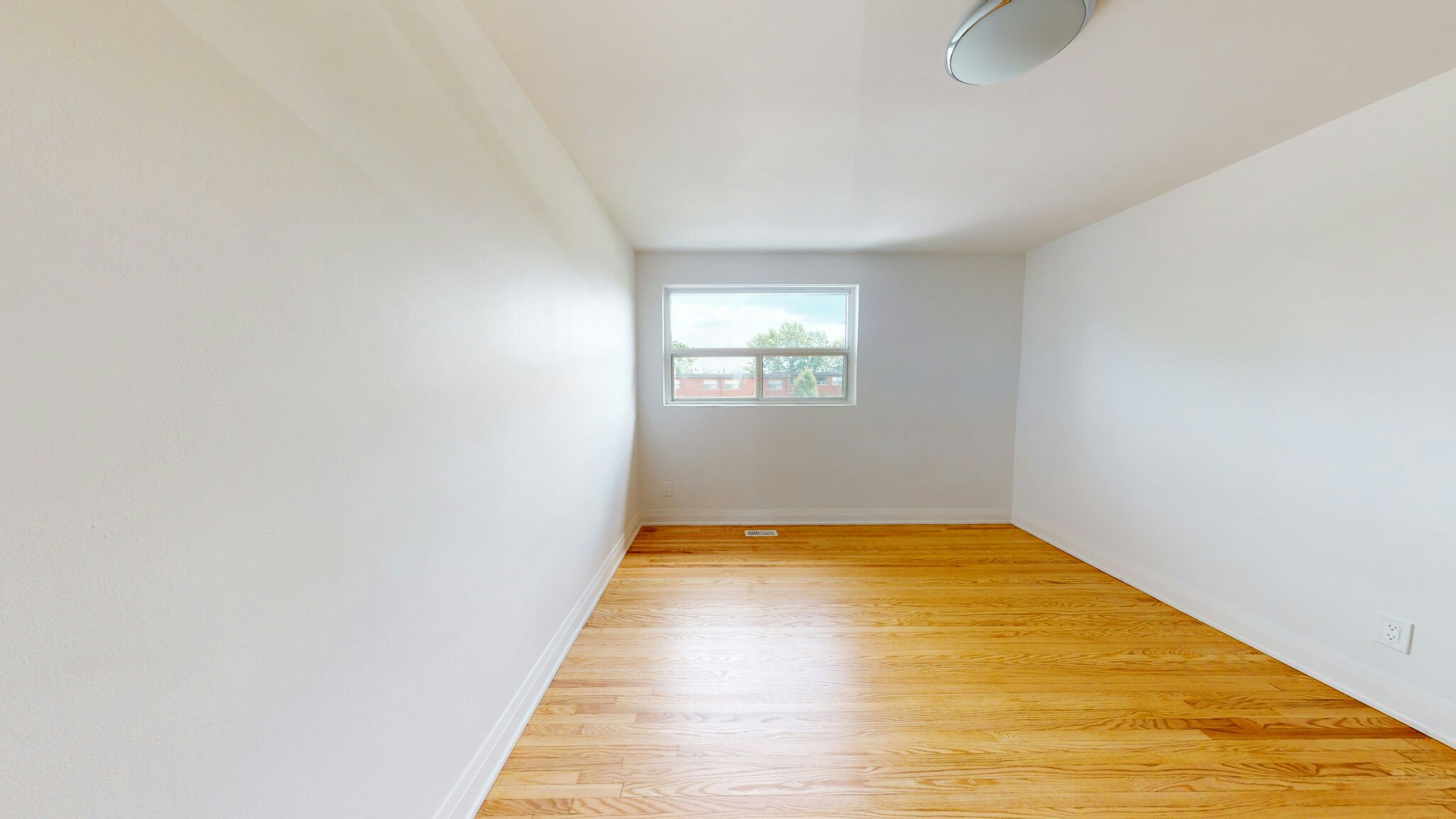 1259-11-1275 Brant St, Burlington, ON, L7P 1X7 - 3