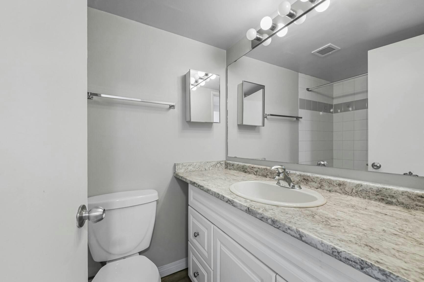205-725 12 Avenue SW, Calgary, AB, T2R 0H9 - 8