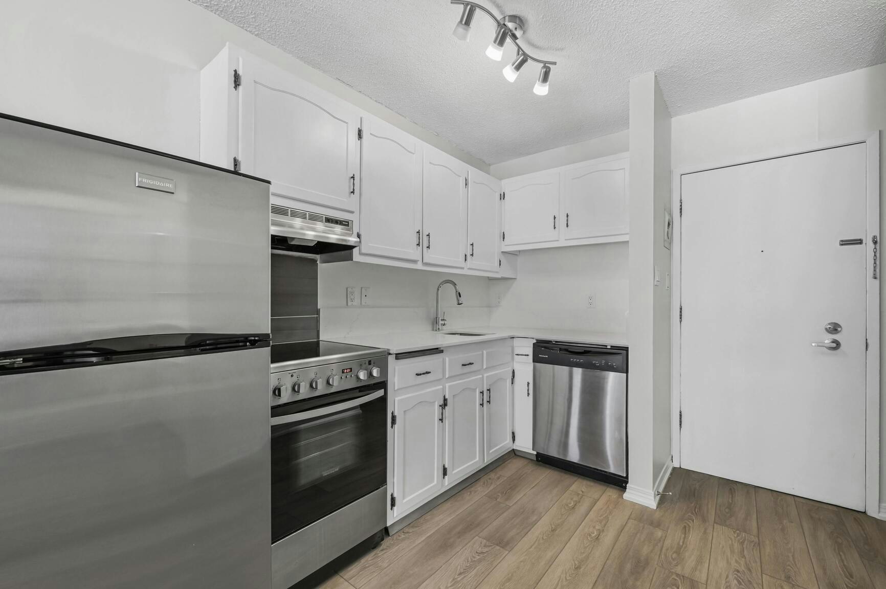 205-725 12 Avenue SW, Calgary, AB, T2R 0H9 - 14