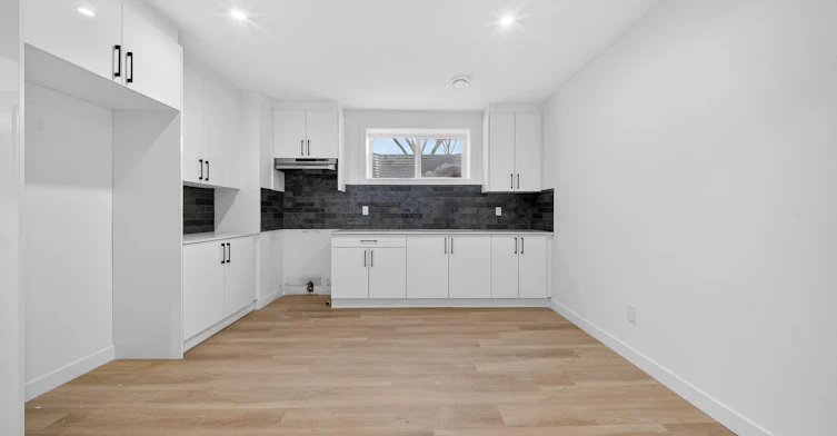 8600 121 Avenue Northwest, Edmonton, AB, T5B 0Z3 - 3