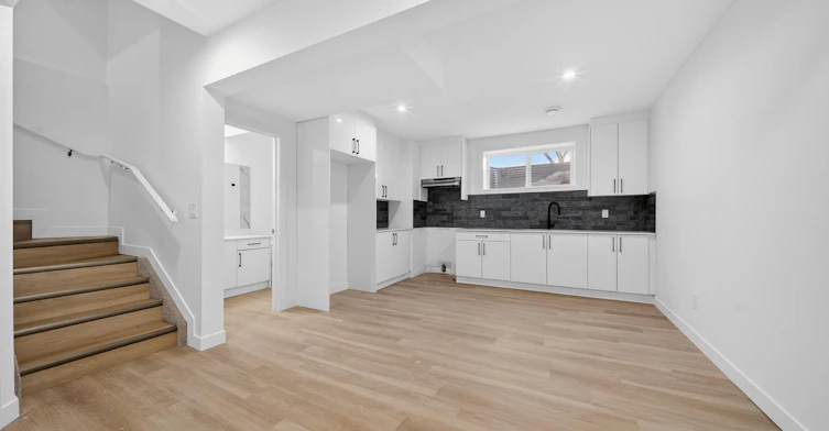 8600 121 Avenue Northwest, Edmonton, AB, T5B 0Z3 - 2