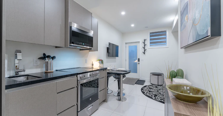 B-4 Street Northeast, Calgary, AB, T2E 3T5 - 5