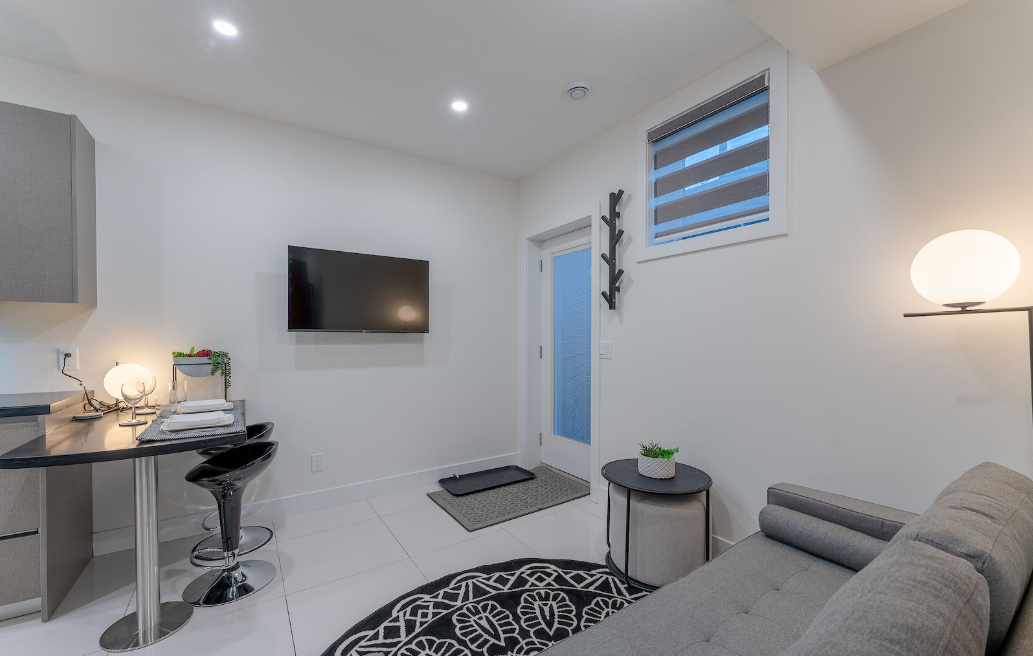 B-4  Street Northeast, Calgary, AB, T2E 3T5 - 8