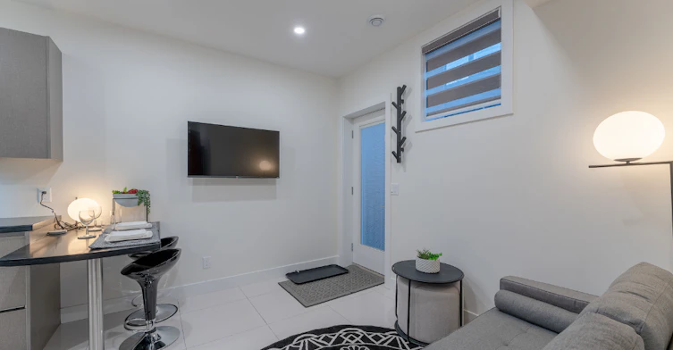 B-4 Street Northeast, Calgary, AB, T2E 3T5 - 8