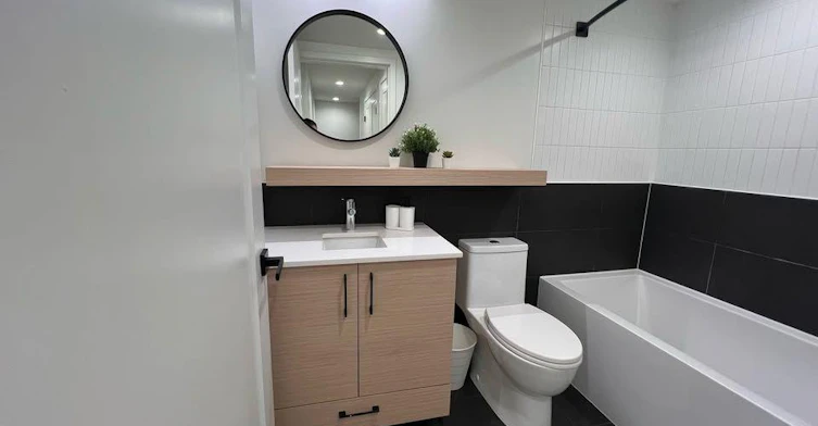 1649 East Broadway, Vancouver, BC, V5N 0J4 - 3