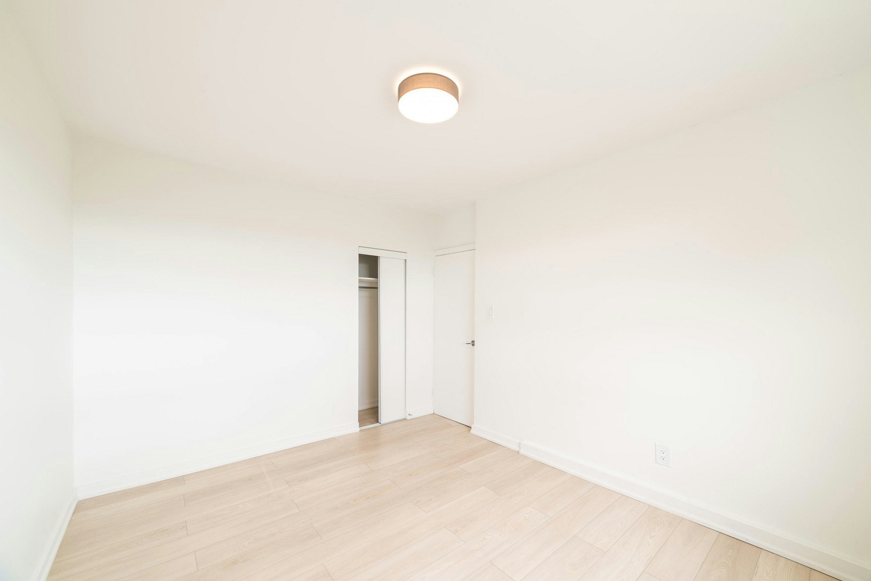 E-3 37th Street East, Hamilton, ON, L8V 4A7 2