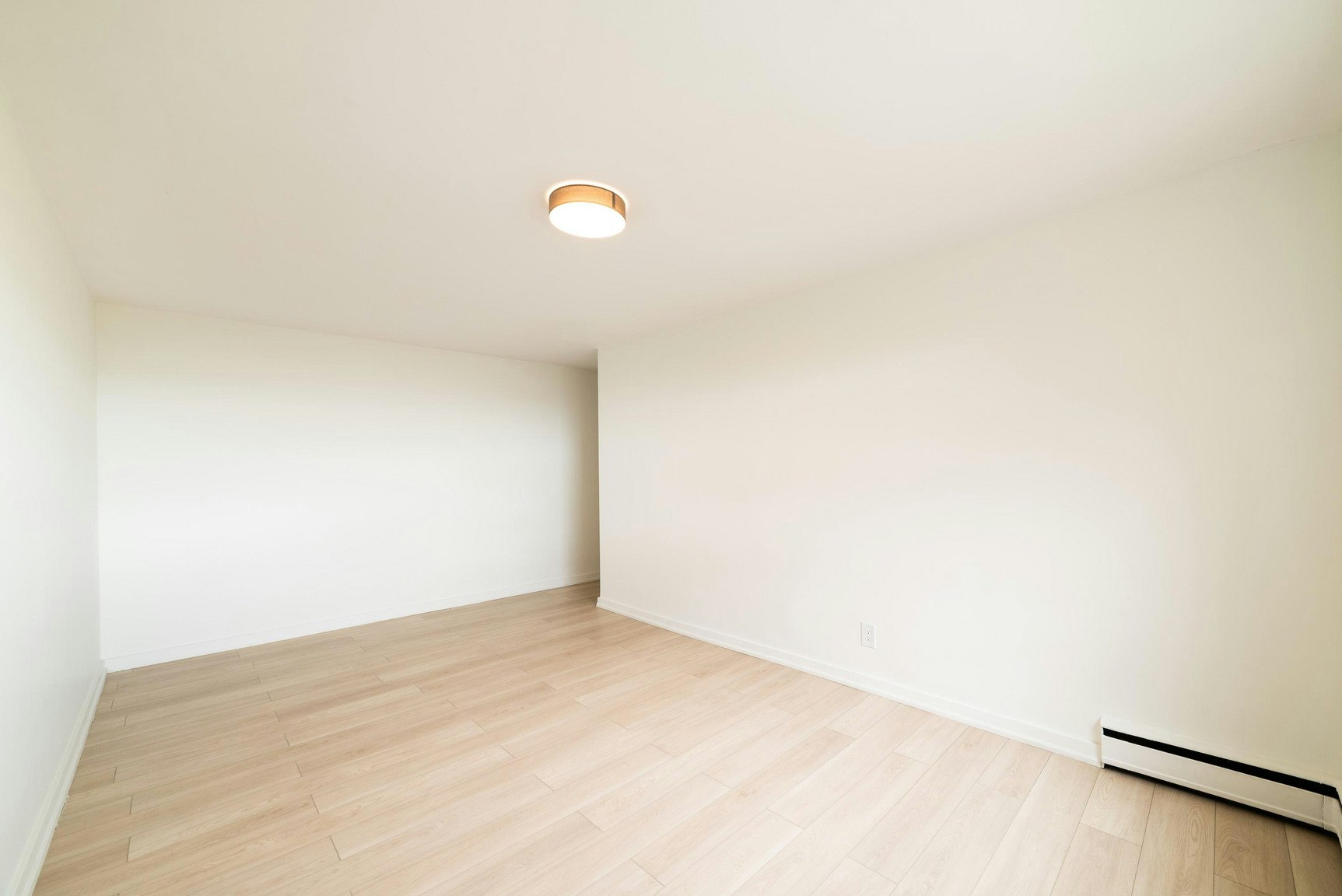 E-3 37th Street East, Hamilton, ON, L8V 4A7 4