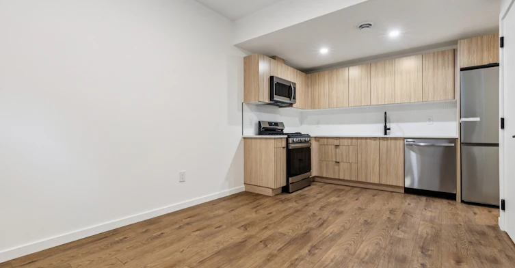 10306 138 Street Northwest, Edmonton, AB, T5N 3W5 - 11