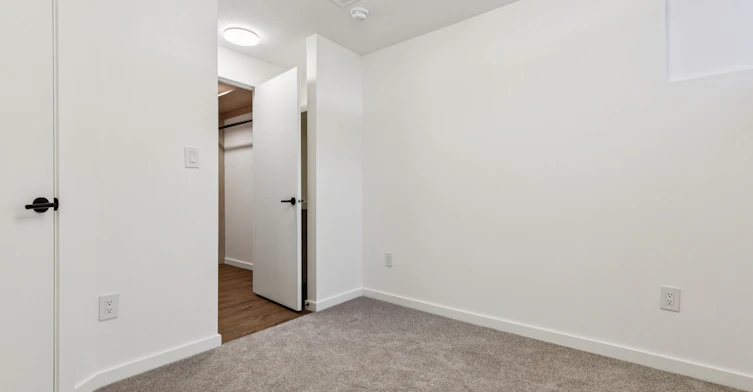 10306 138 Street Northwest, Edmonton, AB, T5N 3W5 - 2