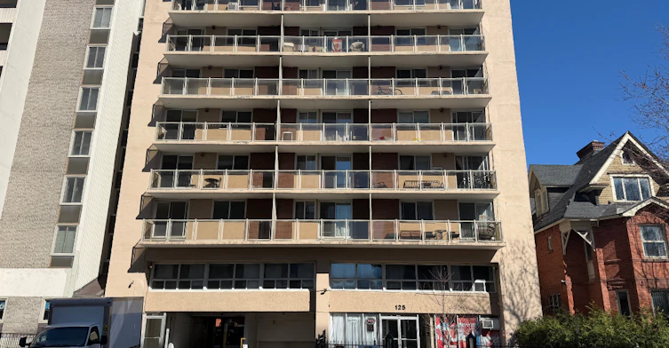 404 , 504-125 Somerset Street West, Ottawa, ON, K2P 1J3