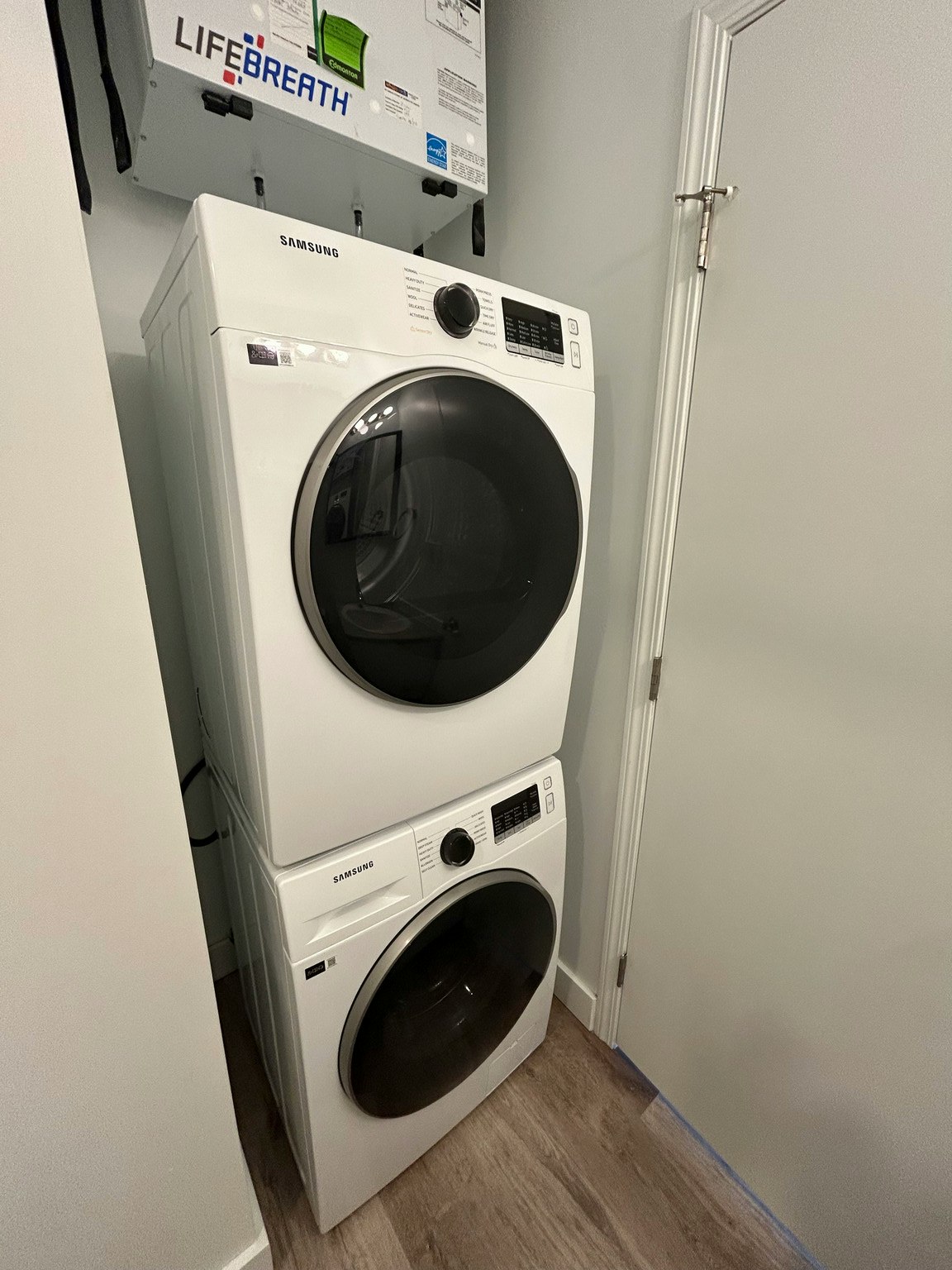 11945 G -11947 56 Street Northwest, Edmonton, AB, T5W 3S8 - 8