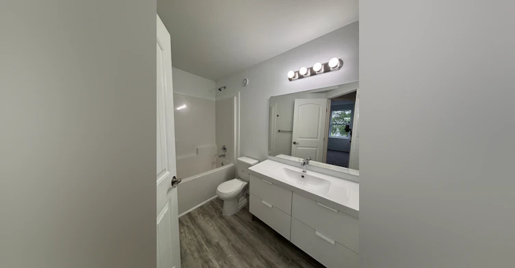 12525 77 Street Northwest, Edmonton, AB, T5B 2H6 - 10