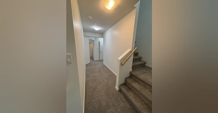 12525 77 Street Northwest, Edmonton, AB, T5B 2H6 - 5