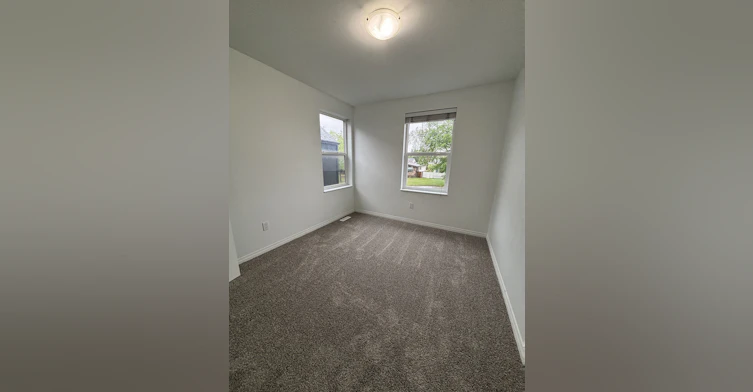 12525 77 Street Northwest, Edmonton, AB, T5B 2H6 - 7