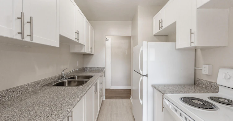 2Q-3030 Prospect Street, Burlington, ON, L7N 2P5 - 3