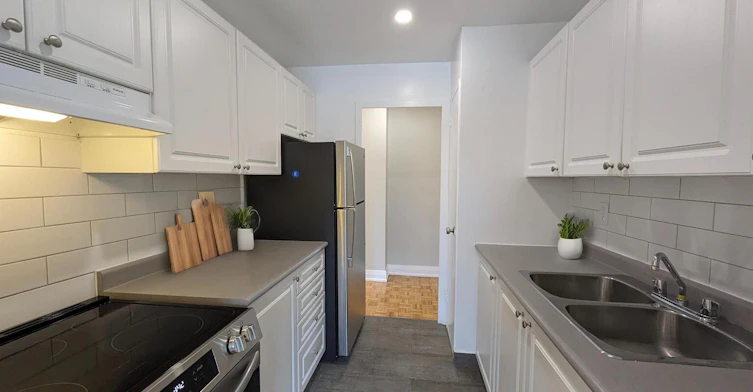 11-90 Temperance Street, Aurora, ON, L4G 2P9 - 8