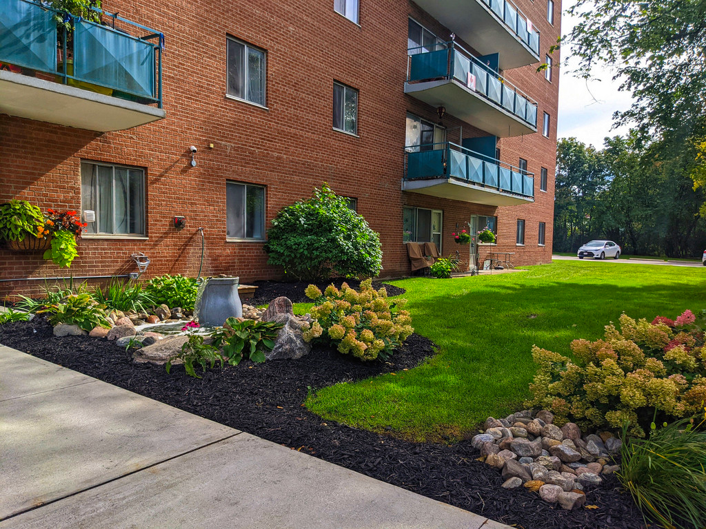 407-15 Brookland Avenue, Aurora, ON, L4G 2H7 - 3