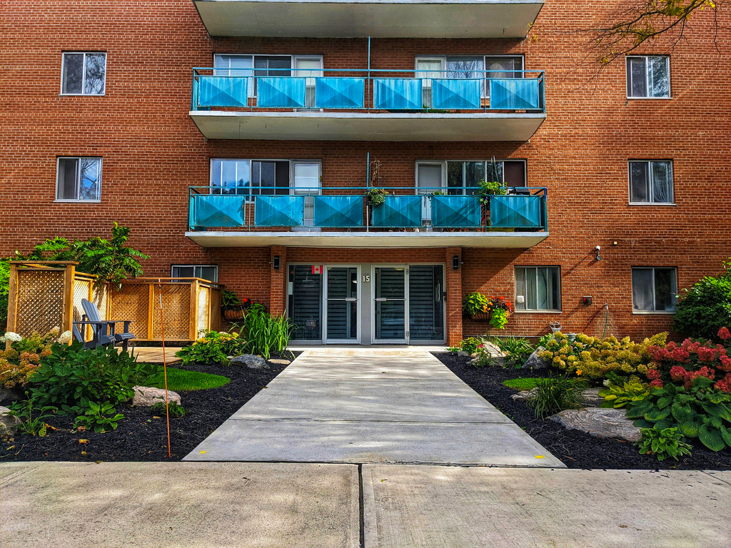 407-15 Brookland Avenue, Aurora, ON, L4G 2H7 - 2