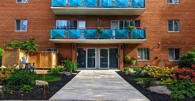 407-15 Brookland Avenue, Aurora, ON, L4G 2H7 - 2