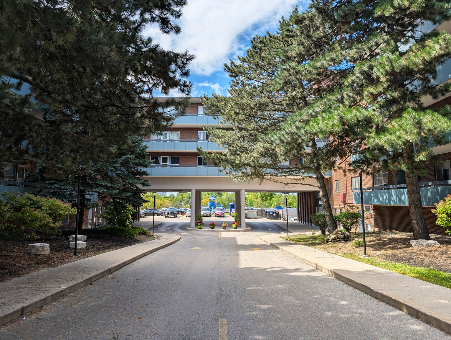 202-216 Essex Avenue, Richmond Hill, ON, L4C 2B9 - 2