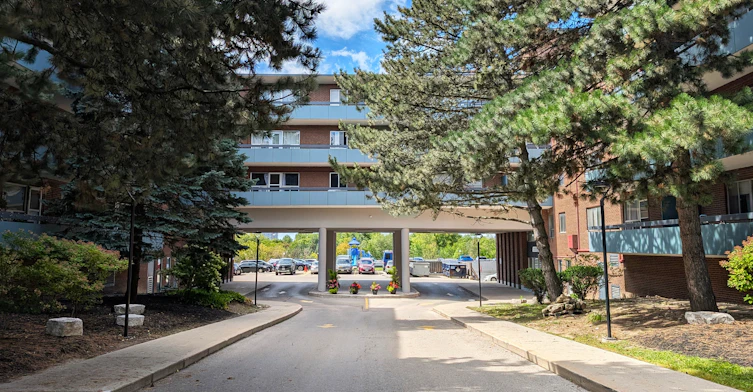 202-216 Essex Avenue, Richmond Hill, ON, L4C 2B9 - 2
