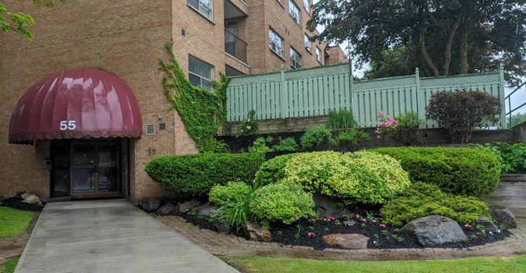 320-55 Wellington Street West, Aurora, ON, L4G 4A3 - 2