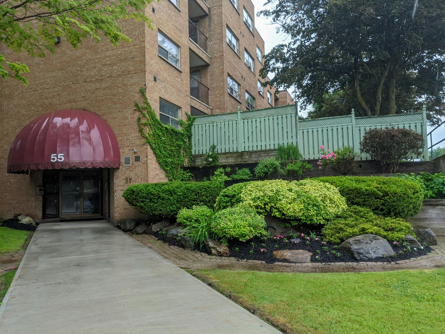 409-55 Wellington Street West, Aurora, ON, L4G 4A3 - 2