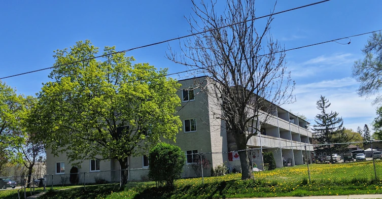 301-321 Pond Mills Road, London, ON, N5Z 4M2