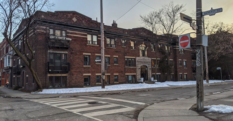 23-1A Vermont Avenue, Toronto, ON, M6G 1X6 - 2