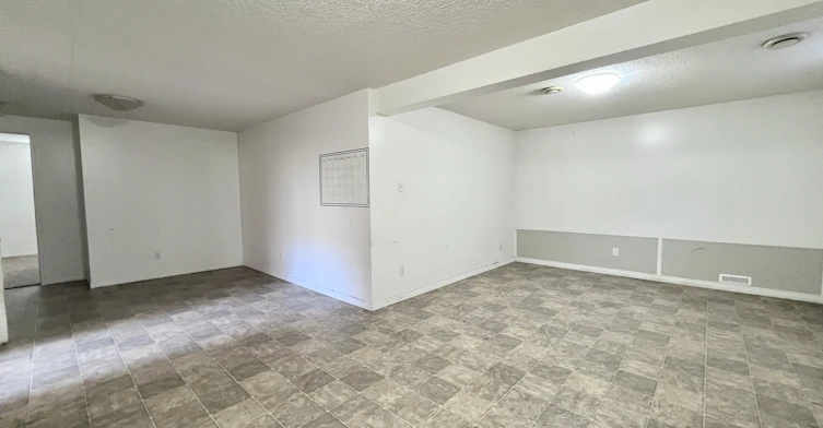 12915 69 Street Northwest, Edmonton, AB, T5C 0H3 - 5